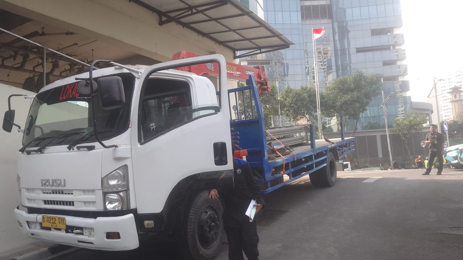 Truck Mounted Crane 5 Ton Cianjur